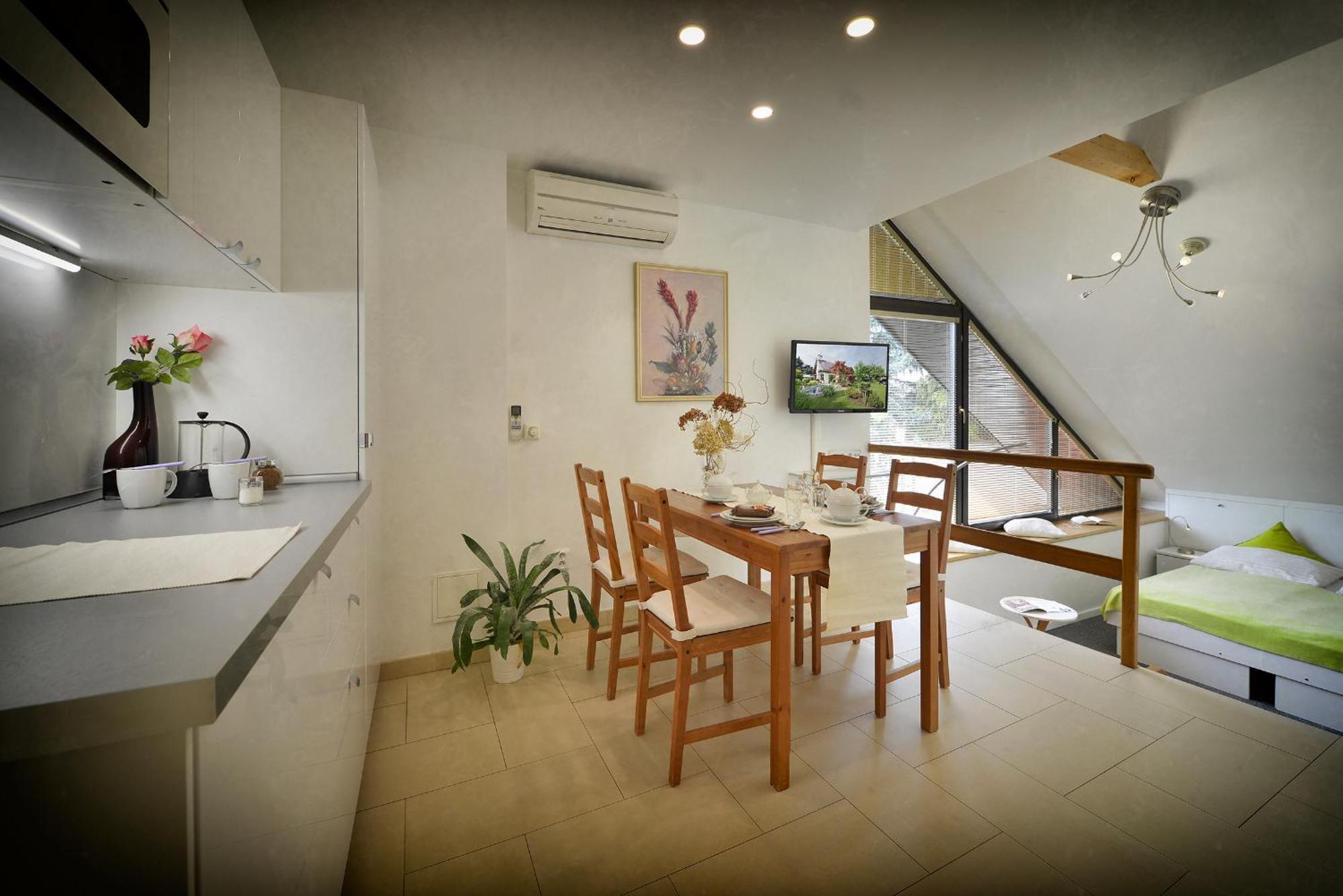 A. V. Hotel apartamentowy 2*