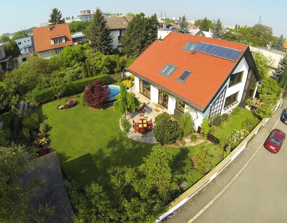 A. V. Hotel apartamentowy