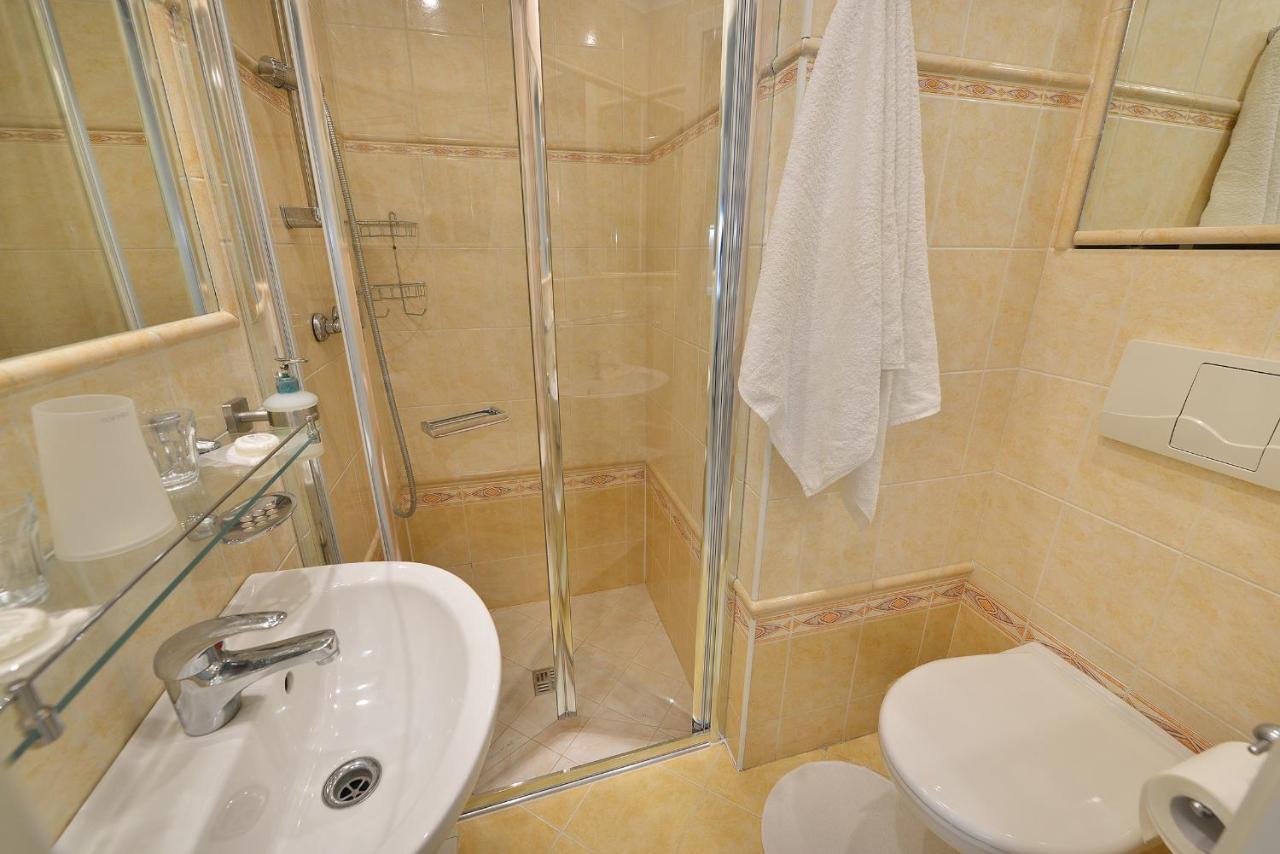 A. V. Hotel apartamentowy Praga
