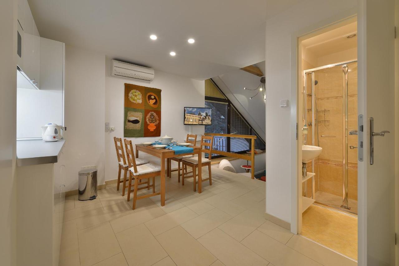 Hotel apartamentowy A. V. 2*